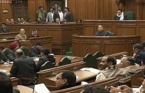  ஐ.ஜ.தளம் உறுப்பினர் சர்ச்சை பேச்சு: தில்லி சட்டசபையில் கடும அமளி